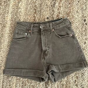 & Denim H&M hi waisted brown jean shorts cuffed